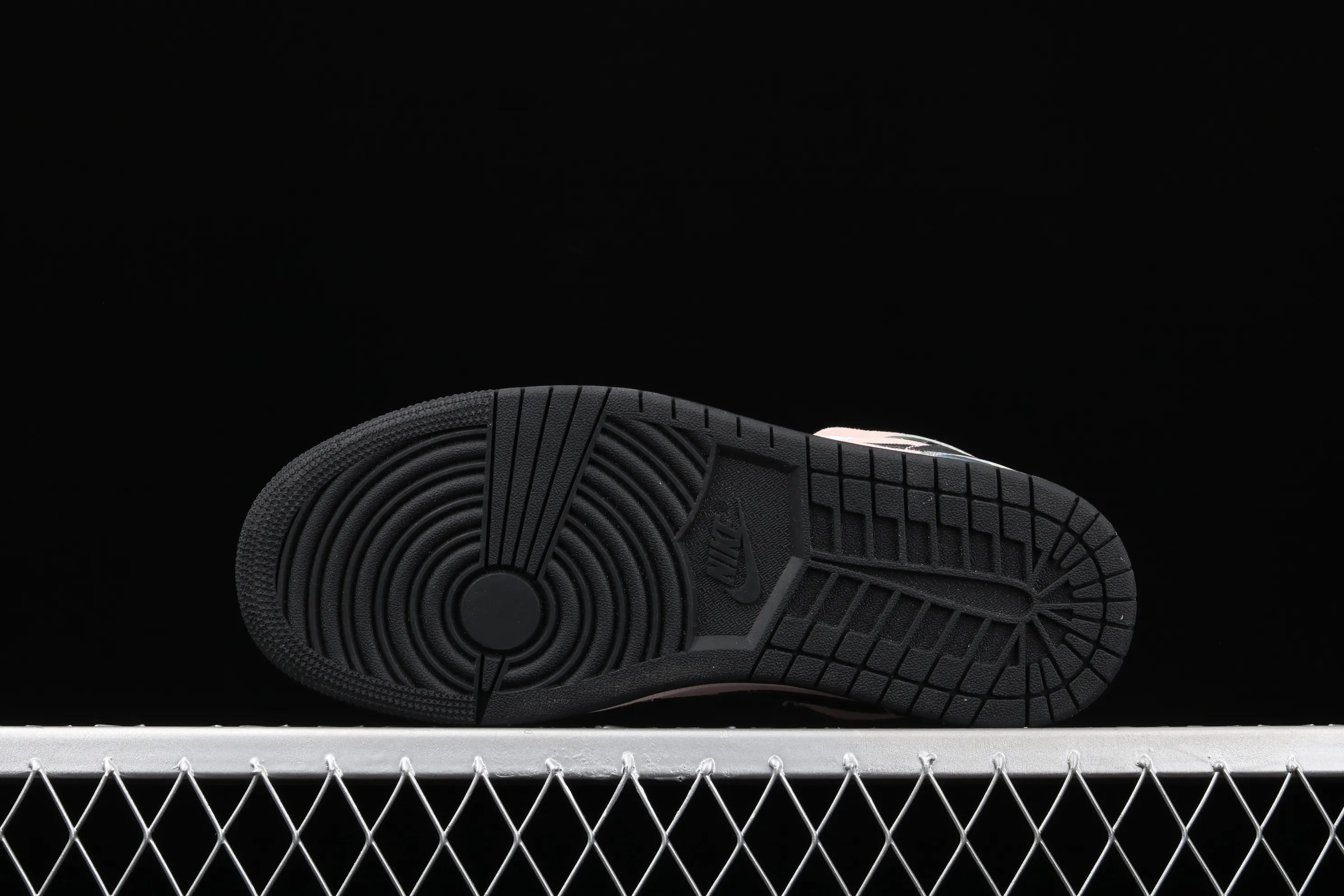 All categories Air Jordan Jordan series basketball shoes Air Jordan 1 Mid G version pure original Air Jordan 1 Mid GS AJ1 Joe 1 laser powder China basketball shoes BQ6472-602